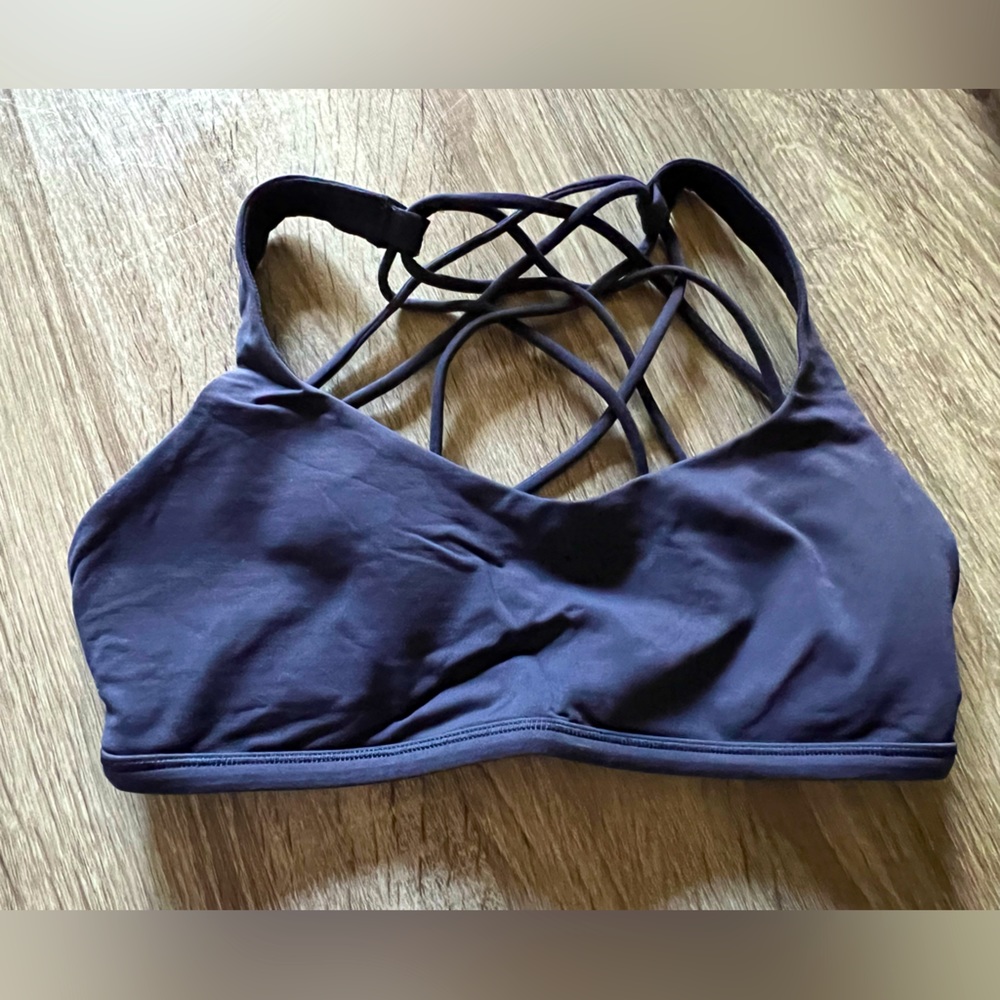 Lululemon free to be wild bra size 6